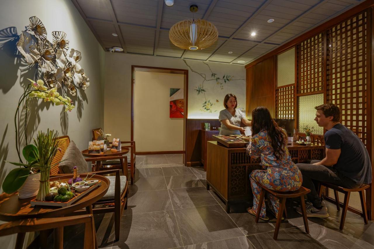 Cozy Savvy Boutique Hotel Hoi An Exterior foto Interior of a restaurant in Manila