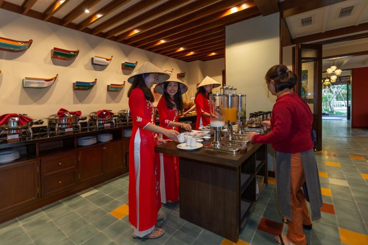 Cozy Savvy Boutique Hotel Hoi An Exterior foto Vietnamese women wearing the áo dài